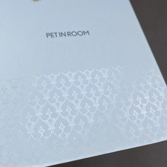 PET IN ROOM - “Do Not Disturb” Rome Cavalieri hotel door hanger - Picture 12 of 12